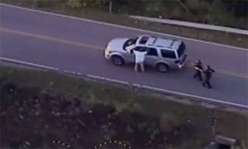 Policía estadounidense mata a un negro desarmado cuyo vehículo se había averiado